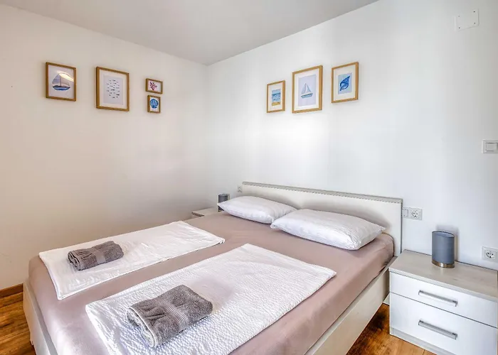 Isabella * نجيفيش