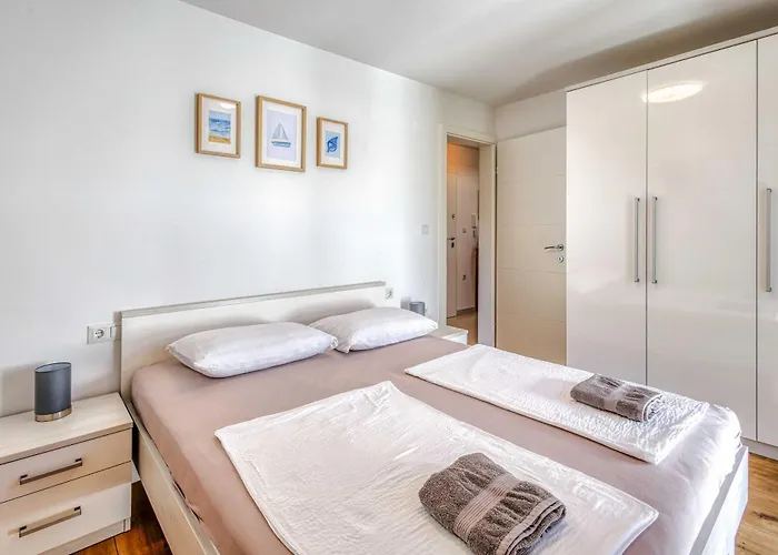 Isabella نجيفيش